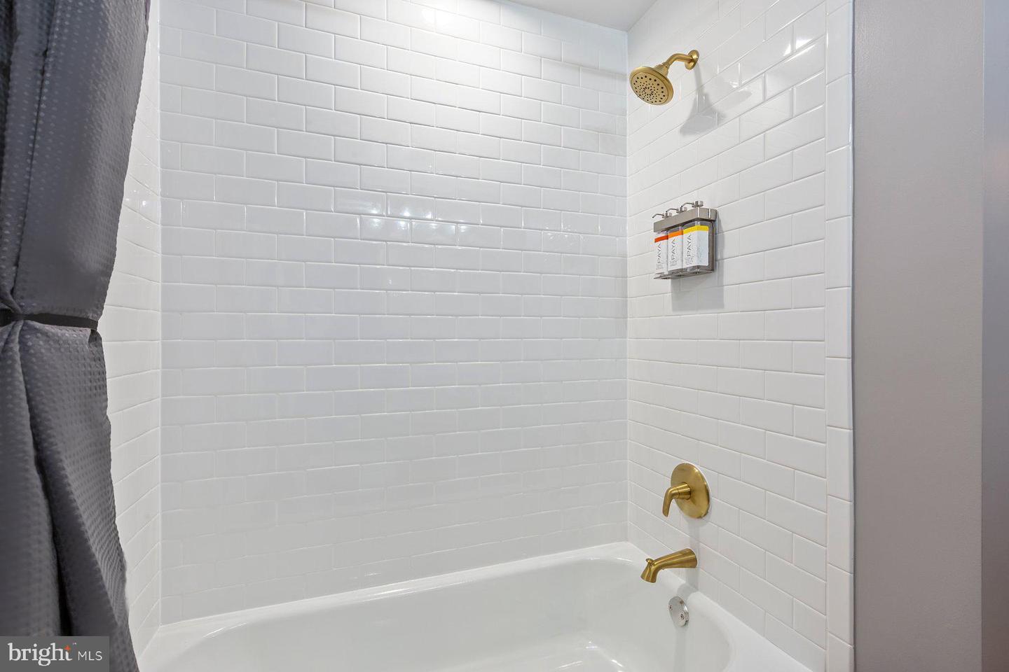 220 West Street — Photo 24